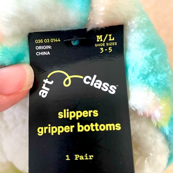 Art Class, Girl’s slippers with gripper bottoms, size M/L shoe size 3-5 - Picture 4 of 5